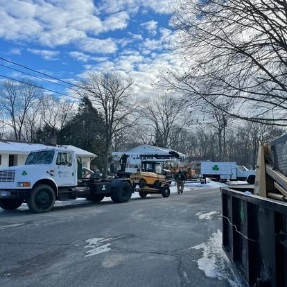 MacKenzie Tree full crew and equipment — residential CT